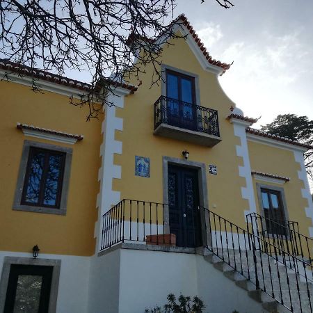 Guest House Villa Dos Poetas Sintra Exteriör bild The front facade of the chapel