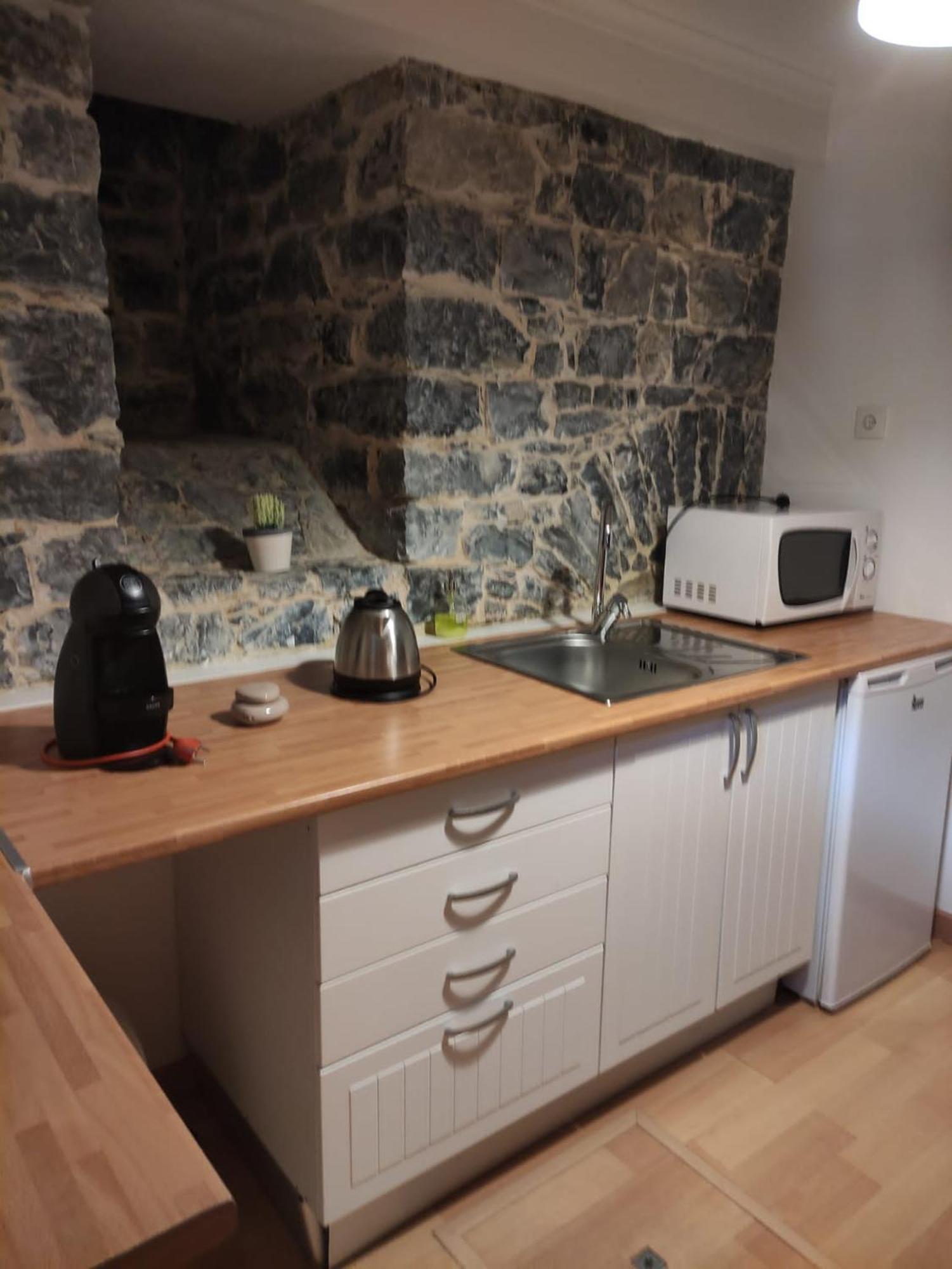 Guest House Villa Dos Poetas Sintra Exteriör bild A kitchen in a typical apartment