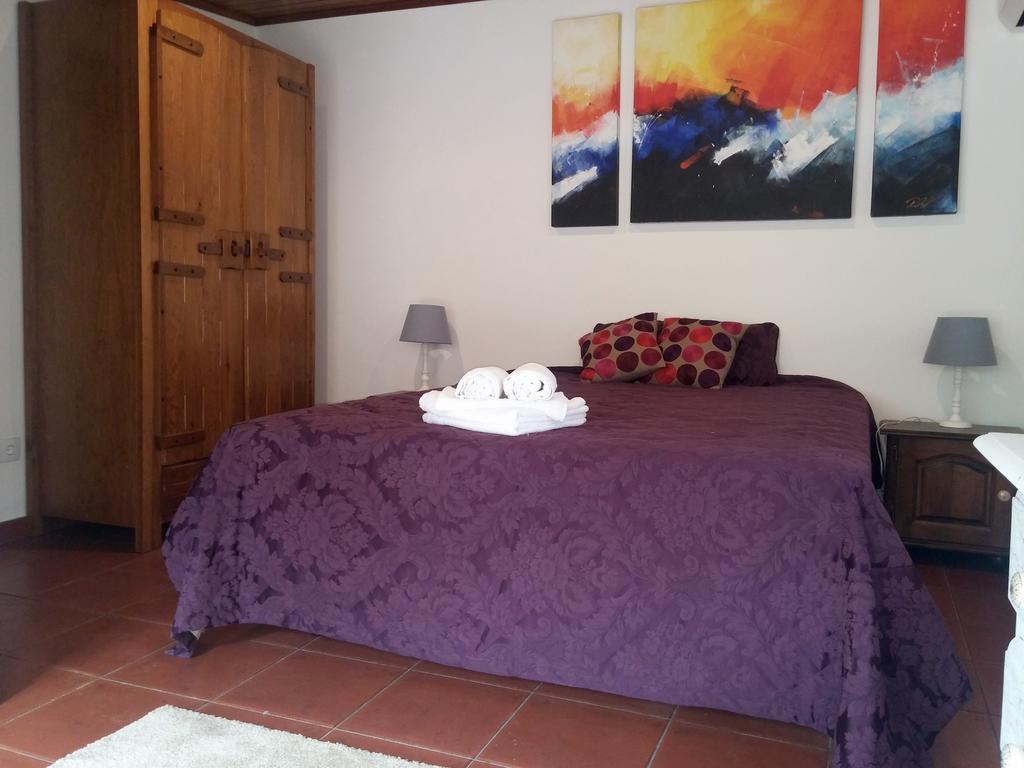 Guest House Villa Dos Poetas Sintra Exteriör bild A bedroom in a hotel