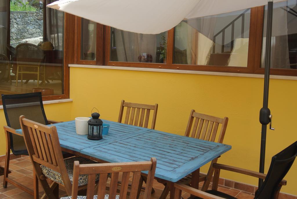 Guest House Villa Dos Poetas Sintra Exteriör bild A patio set