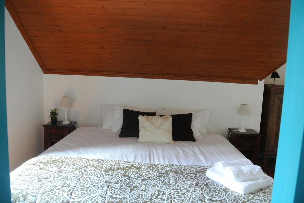 Guest House Villa Dos Poetas Sintra Rum bild A bedroom at the hotel
