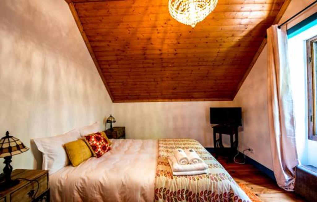 Guest House Villa Dos Poetas Sintra Exteriör bild A bedroom at the hotel