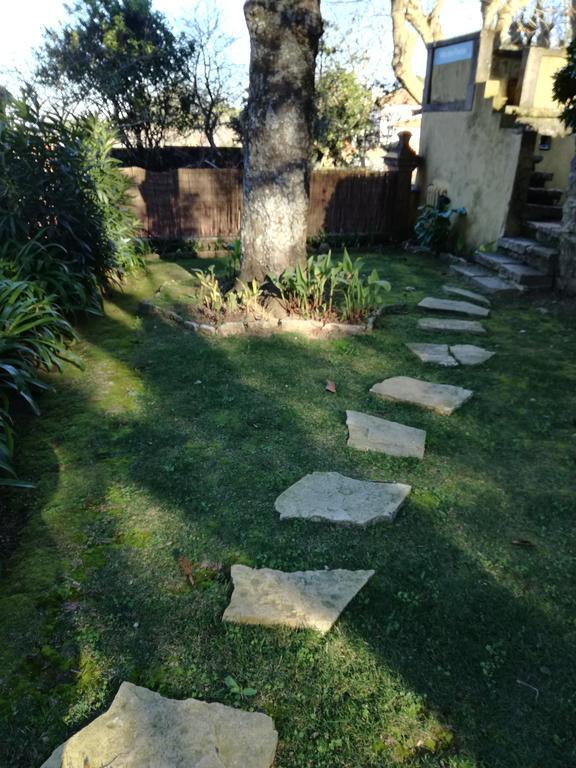 Guest House Villa Dos Poetas Sintra Exteriör bild A stone path in a garden