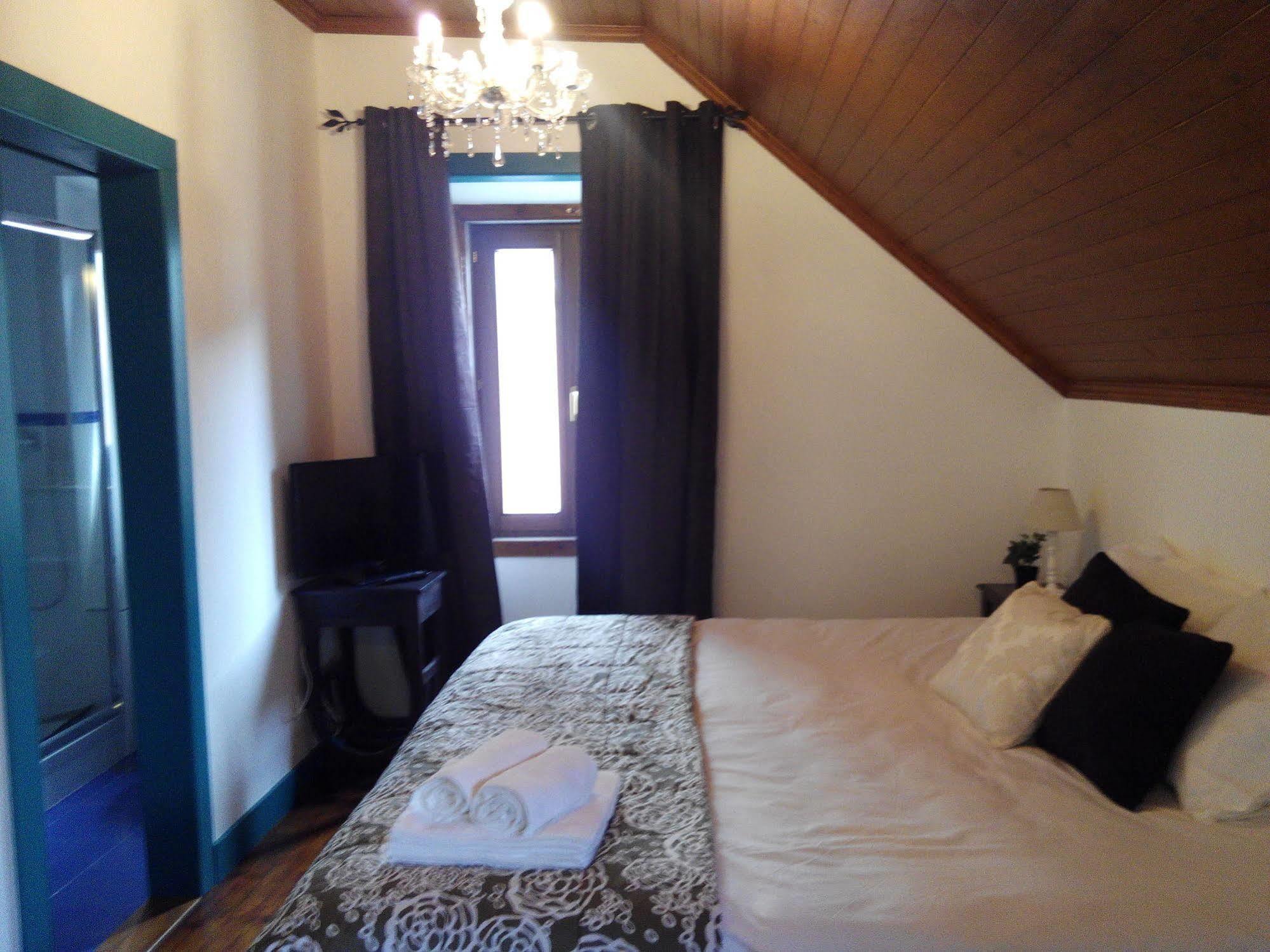 Guest House Villa Dos Poetas Sintra Exteriör bild A bedroom at the hotel